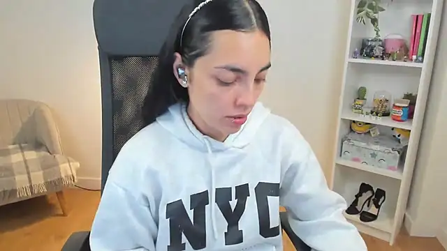 Snapshot of _BellaEvans_ chatting on 13, 6, 2026 BellaEvans online show from 13, 6, 2026