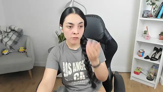  BellaEvans  online show from 17, 3, 2025