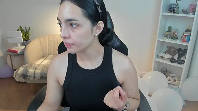  BellaEvans  online show from 11, 4, 2026