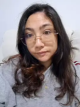 Mia Ruiz online show from 2, 12, 2025