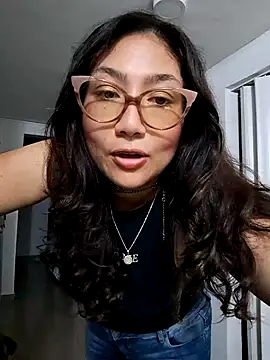 Mia Ruiz online show from 1, 2, 2025