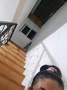 Mia Ruiz online show from 5, 10, 2025