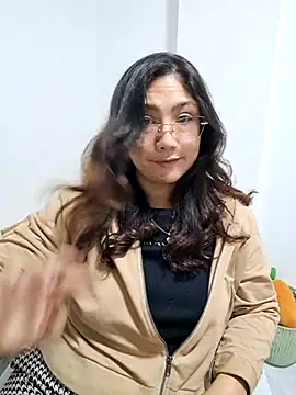 Mia Ruiz online show from 4, 11, 2025