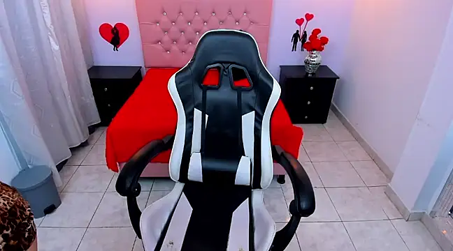 KateTompson  online show from 17, 3, 2025