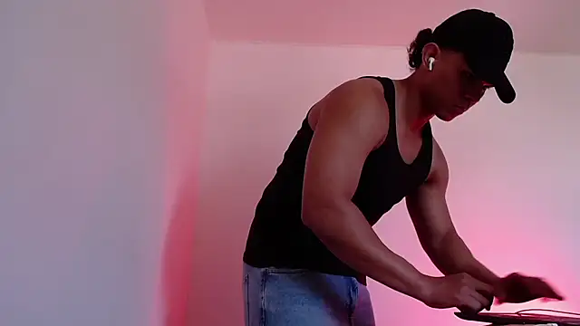 Snapshot of karimcoleman chatting on 11, 11, 2025 karimcoleman online show from 11, 11, 2025