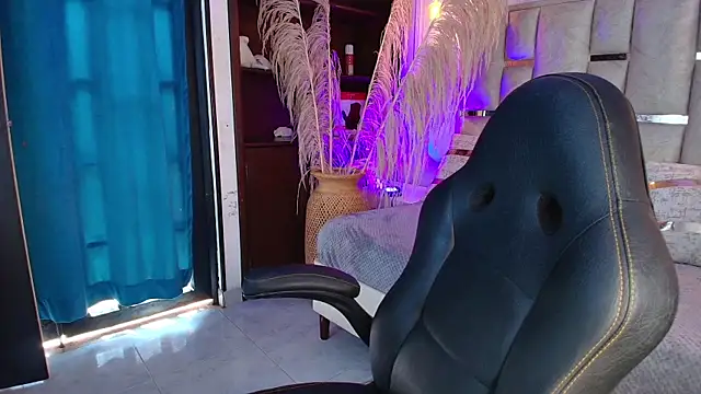 Emelie Ch1 online show from 16, 3, 2025