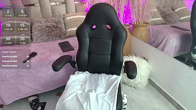 Emelie Ch1 online show from 18, 1, 2025