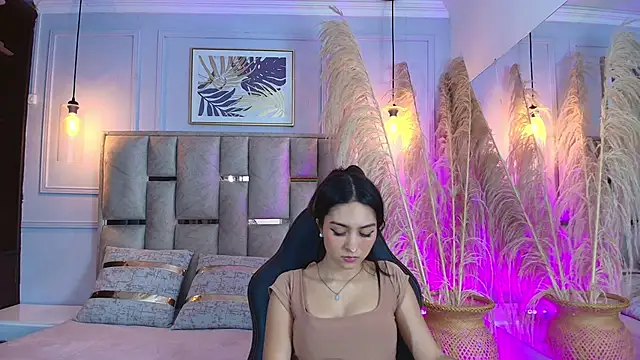 Emelie Ch1 online show from 6, 3, 2025