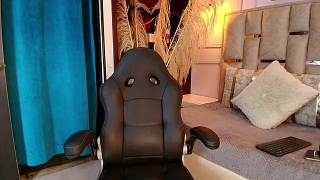 Emelie Ch1 online show from 16, 3, 2025