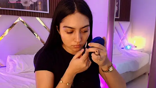 Emelie Ch1 online show from 7, 5, 2026