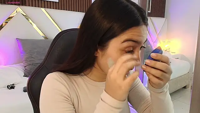 Emelie Ch1 online show from 8, 4, 2026