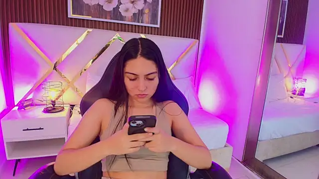 Emelie Ch1 online show from 4, 6, 2026