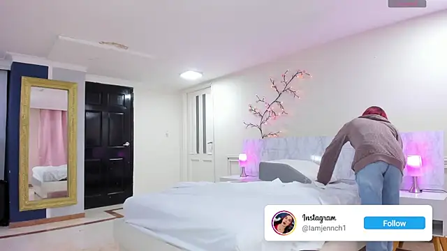 charolbruce 1 online show from 15, 4, 2026