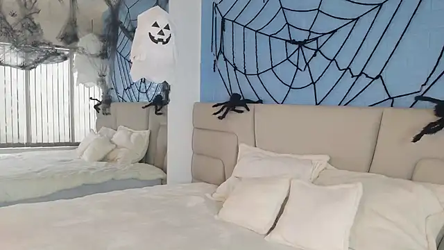 Zoe Benson online show from 16, 10, 2025