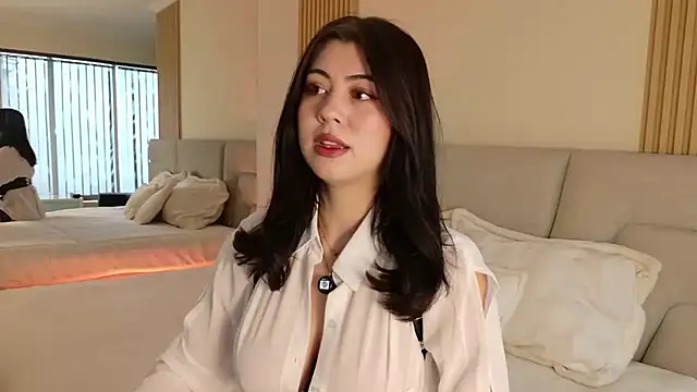 Zoe Benson online show from 11, 11, 2025