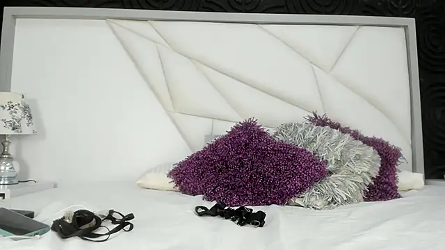 AbigailWilliams  online show from 8, 10, 2025