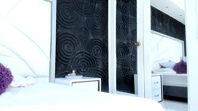 AbigailWilliams  online show from 4, 11, 2025