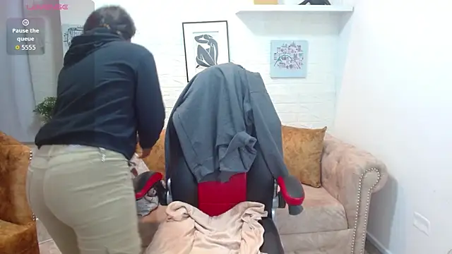 Snapshot of cattalheya chatting on 13, 10, 2025 cattalheya online show from 13, 10, 2025