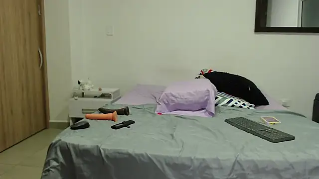 AnnieRoss69 online show from 4, 2, 2025