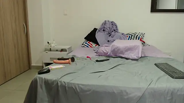 AnnieRoss69 online show from 6, 2, 2025