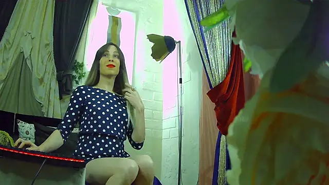 Mary Loon online show from 4, 10, 2025