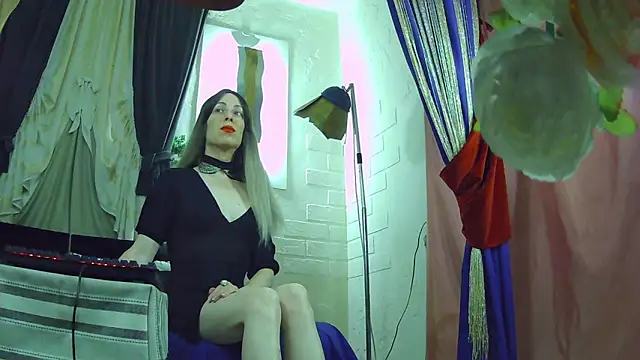 Mary Loon online show from 8, 11, 2025