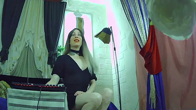 Mary Loon online show from 12, 11, 2025