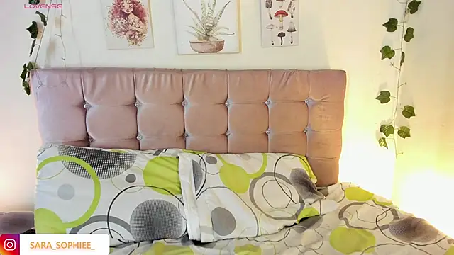 Snapshot of sara_sophieee chatting on 8, 2, 2025 sara sophieee online show from 8, 2, 2025