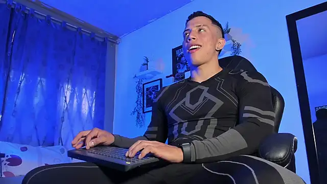 Snapshot of ThomsEvery_ chatting on 30, 10, 2025 ThomsEvery online show from 30, 10, 2025