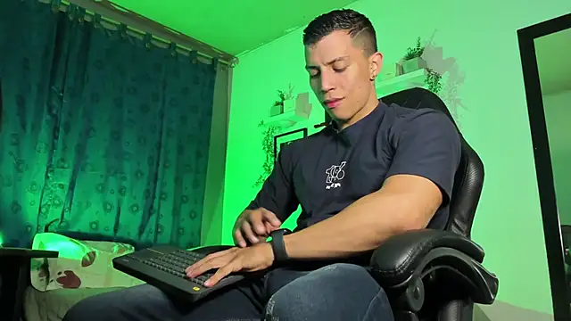 Snapshot of ThomsEvery_ chatting on 16, 10, 2025 ThomsEvery online show from 16, 10, 2025