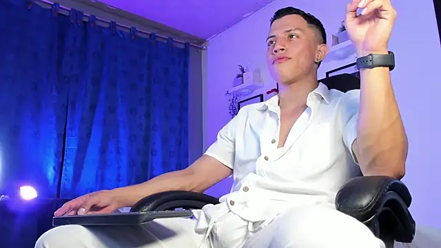 Snapshot of ThomsEvery_ chatting on 1, 12, 2025 ThomsEvery online show from 1, 12, 2025