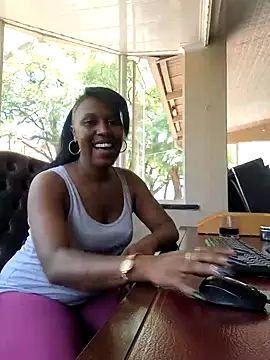 Snapshot of YourDreamLady22 chatting on 25, 1, 2025 YourDreamLady22 online show from 25, 1, 2025