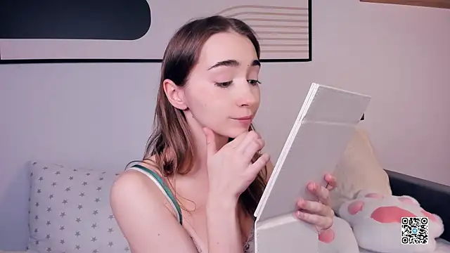 PollyBeev online show from 14, 9, 2025