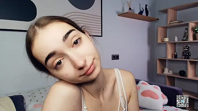 PollyBeev online show from 3, 10, 2025