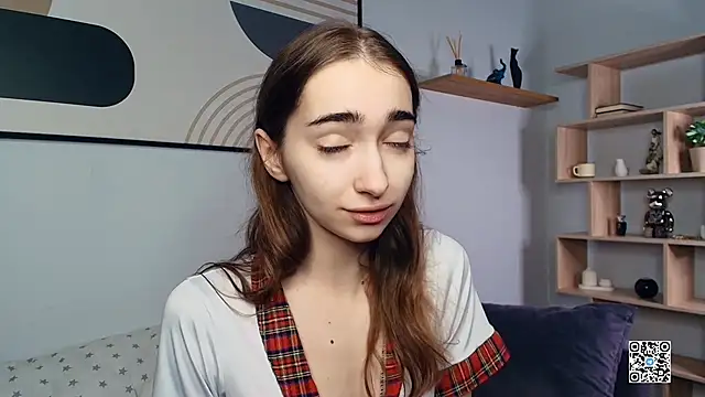 PollyBeev online show from 5, 10, 2025