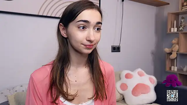 PollyBeev online show from 6, 11, 2025