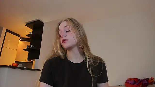 MiaMews online show from 7, 10, 2025