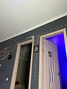 NickiLike online show from 6, 10, 2025