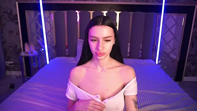 Snow WhiteeeX online show from 8, 3, 2026