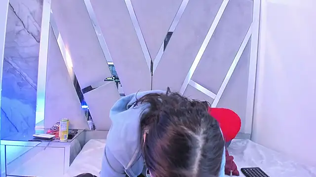 ninaht online show from 28, 11, 2025