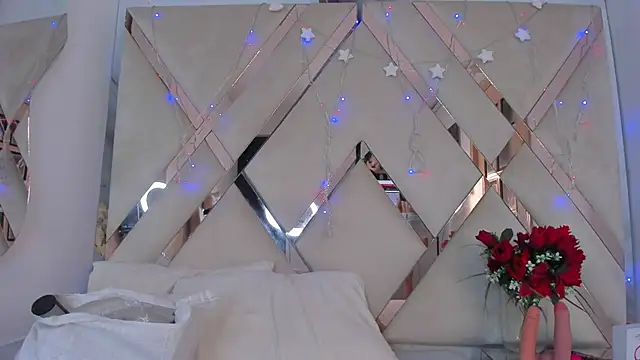 ninaht online show from 14, 12, 2025