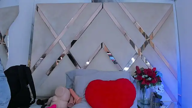 ninaht online show from 2, 10, 2025