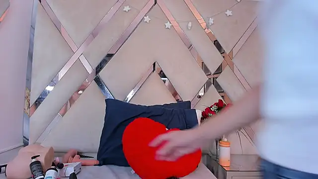 ninaht online show from 9, 11, 2025