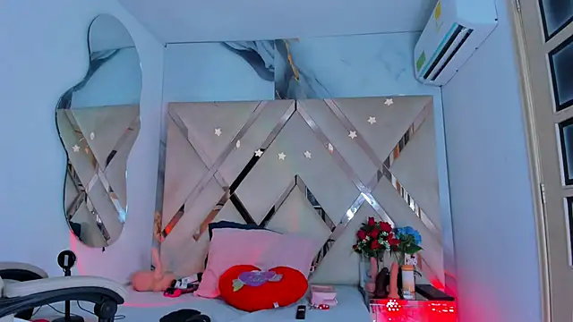 ninaht online show from 9, 9, 2025