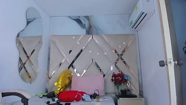 ninaht online show from 22, 9, 2025