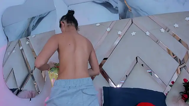 ninaht online show from 15, 9, 2025