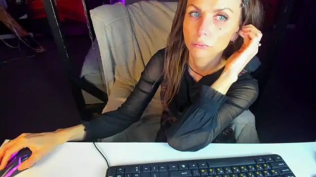 Elizabe th online show from 9, 3, 2025