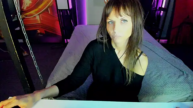 Elizabe th online show from 2, 2, 2025