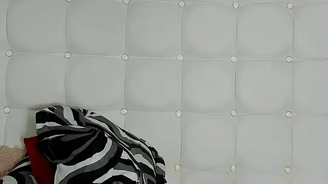 MelanieBrownn online show from 28, 2, 2025