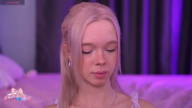  AlinaBailey online show from 8, 5, 2026